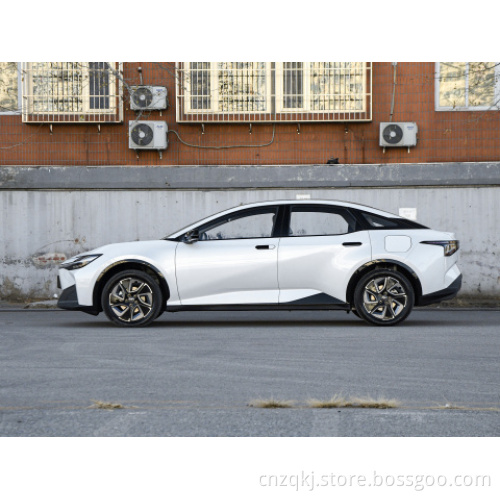 2023 Toyota BZ3 4 xle LHD Utilizzato